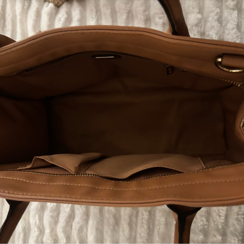 Guess Alexie Girlfriend satchel handbag in light cognac or brown faux leather. - Picture 3 of 4